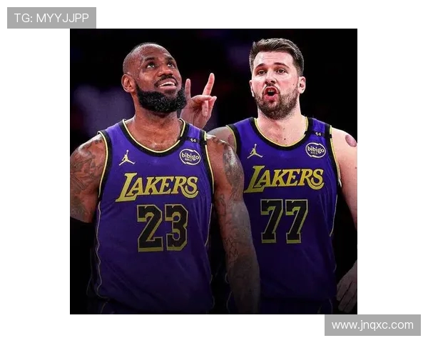 日本性感女星昨日现身湖人主场穿东契奇球衣引发热议 日本性感女星昨日现身湖人主场穿东契奇球衣引发热议